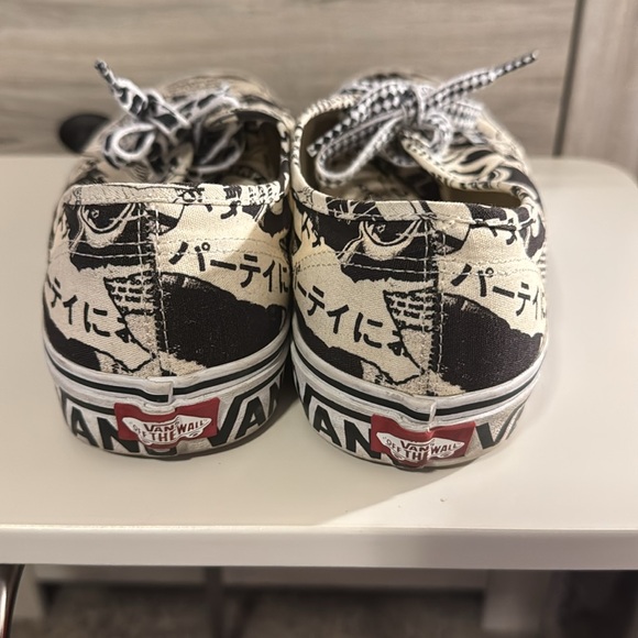 Vans - Picture 3 of 7